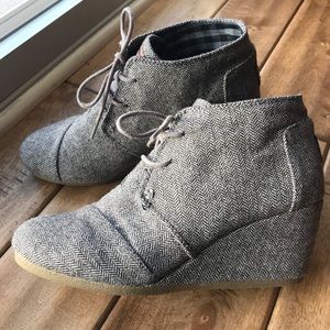 Women’s Tom’s size 9 Herringbone Wedge Booties.